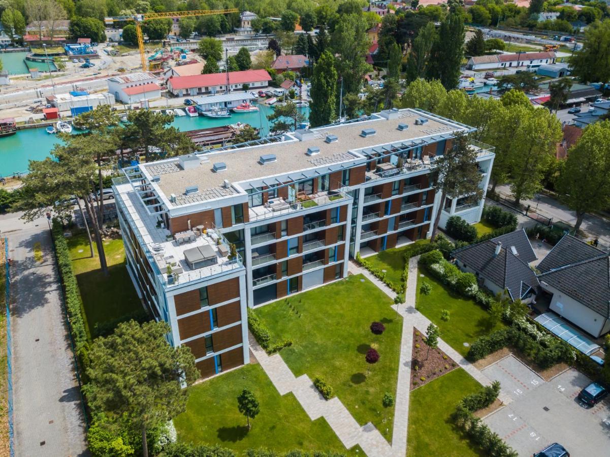 Mf Port Azur Wellness Apartments Siófok Eksteriør bilde