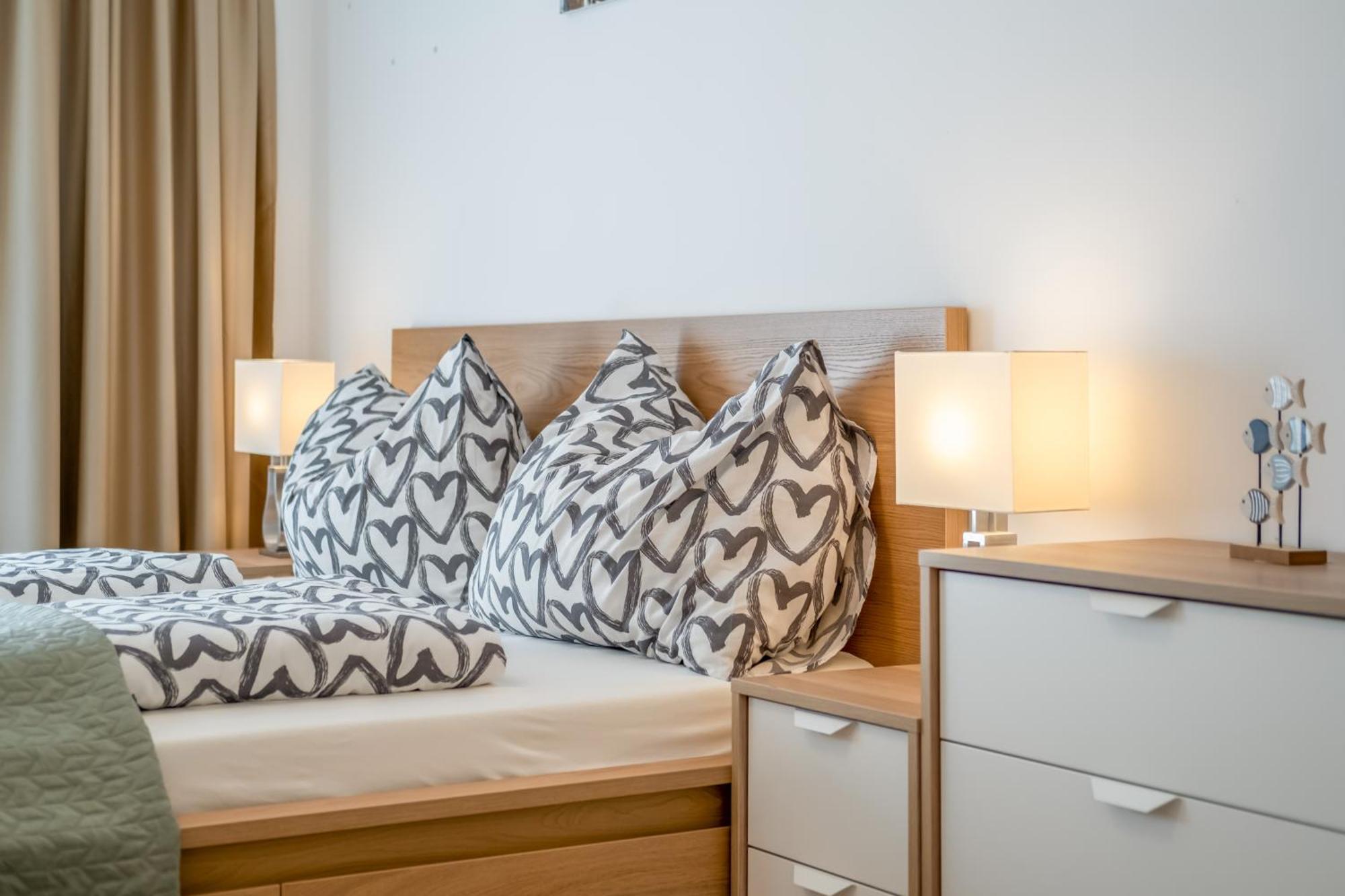Mf Port Azur Wellness Apartments Siófok Eksteriør bilde